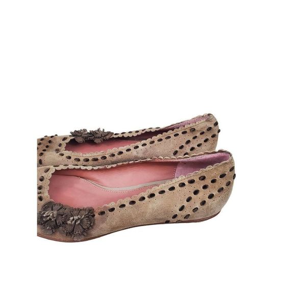 Richard Tyler Leather Flower Accent  Pointed Toe Flats - Picture 10 of 12